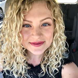 Meet your Posher, Laura